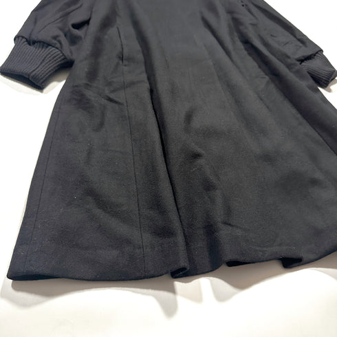 mici ミチ ロング マキシ丈 コート バックスリット ノーカラー リブ袖 ウール ブラック 黒 ビッグシルエット フレア ゆったり Aライン 通勤や特別な日のお出かけに◎