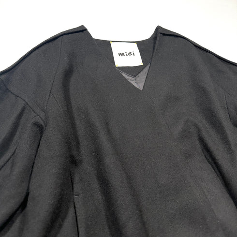 mici ミチ ロング マキシ丈 コート バックスリット ノーカラー リブ袖 ウール ブラック 黒 ビッグシルエット フレア ゆったり Aライン 通勤や特別な日のお出かけに◎